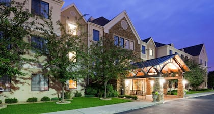 Cozy Getaway near Mall of America w/ Free Parking!