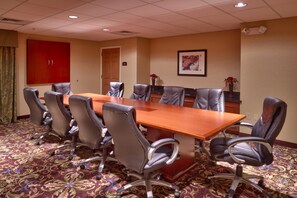 Meeting facility - Free Breakfast. Pool. Gym. Near the Children’s Hospital! (Omaha)