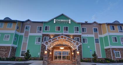 Outdoor Pool. Free Breakfast. Gym Access. Private Suite Great for Groups!