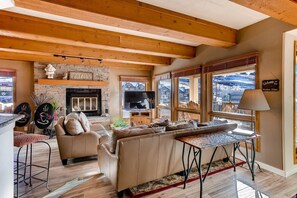 TV, fireplace