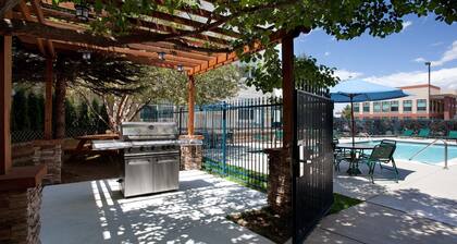 Studio Near Denver Tech Center | Free Weekday Shuttle + Breakfast!