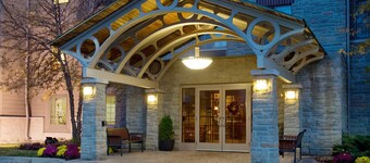 Air-Conditioned King Suite | Complimentary Breakfast