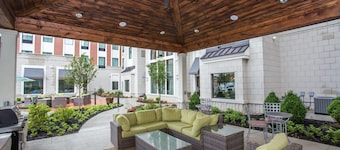 Equipped Studio | Pool Access