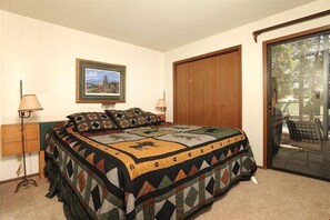 2 bedrooms, iron/ironing board, free WiFi, bed sheets - Mountain Condo with a Loft (Keystone)