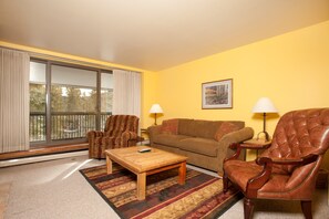 TV, fireplace, DVD player - Spacious Condo with Hot Tub, and Free Shuttle (Keystone)