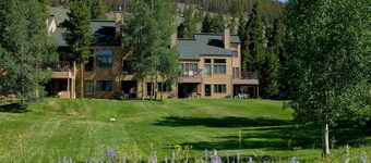 Spacious Condo with Hot Tub, and Free Shuttle