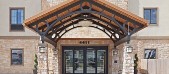 Heated Saltwater Pool. Free Breakfast Buffet Daily.