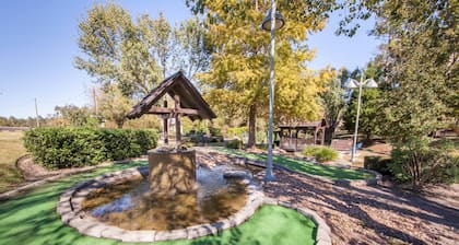 Lake Conroe Vacation | 5 Pools + 18-Hole Mini Golf