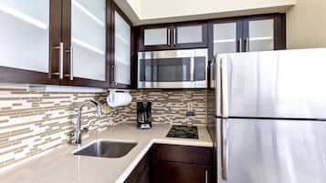 Refrigerador, microondas, parrilla de estufa y lavavajillas