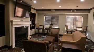 Télévision, lecteur de DVD, espaces bureaux