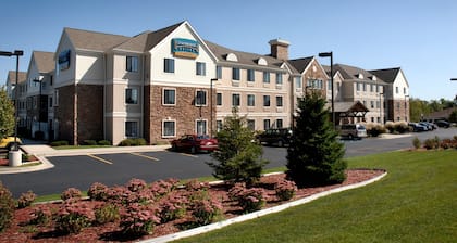 Close to the Airport! | Seasonal Outdoor Pool + Hot Tub + Free Breakfast