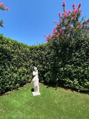 Property grounds - Three-story air-conditioned villa with private garden and parking space (Marco Simone)