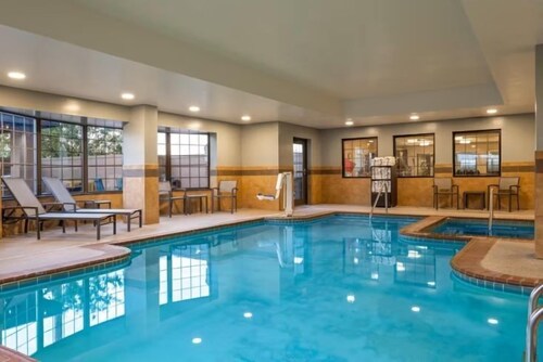 2 Double Beds 1-BR Suite | Free Breakfast Indy