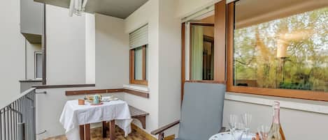 Family Apartment, Multiple Bedrooms, Lakeside (Dora) | Outdoor dining