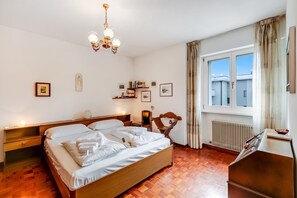 Fjölskylduíbúð - 2 svefnherbergi - svalir - vísar að vatni (Dora - Riva del Garda Apartment with) | 2 svefnherbergi