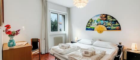 Family Apartment, Multiple Bedrooms, Lakeside (Dora)