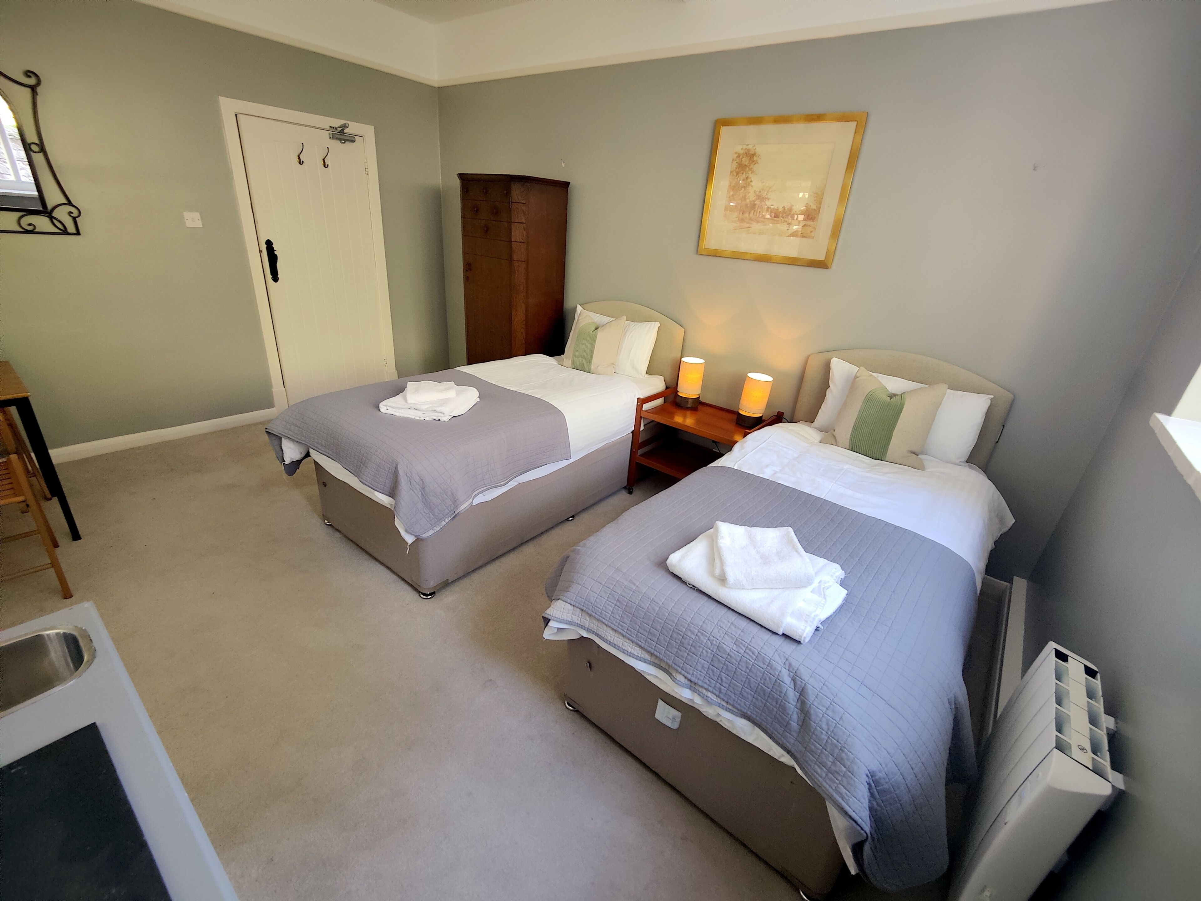 Classic Twin Room, Private Bathroom