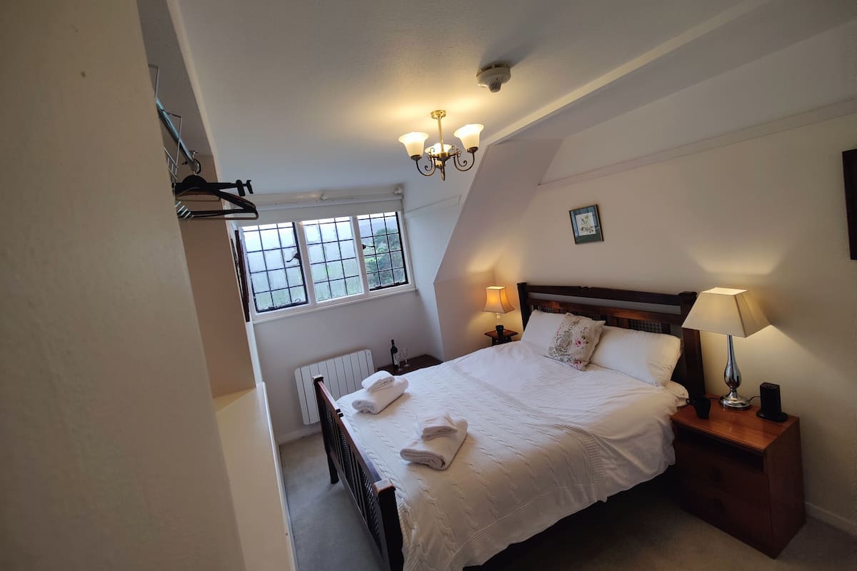 Standard Double Room, Shared Bathroom, Garden View (Oare) | 1 bedroom, free WiFi