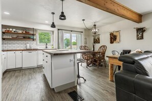 Interior - Cozy, Spacious, and Central Townhome in Kalispell (Kalispell)
