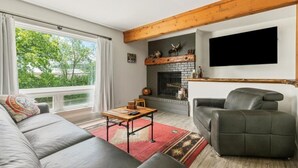 TV - Cozy, Spacious, and Central Townhome in Kalispell (Kalispell)