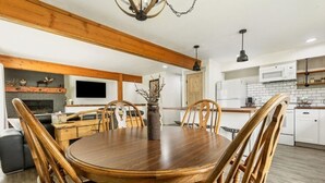 Dining - Cozy, Spacious, and Central Townhome in Kalispell (Kalispell)