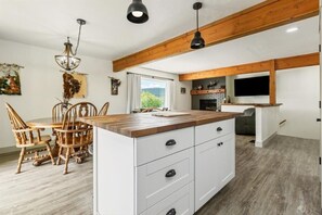 Interior - Cozy, Spacious, and Central Townhome in Kalispell (Kalispell)