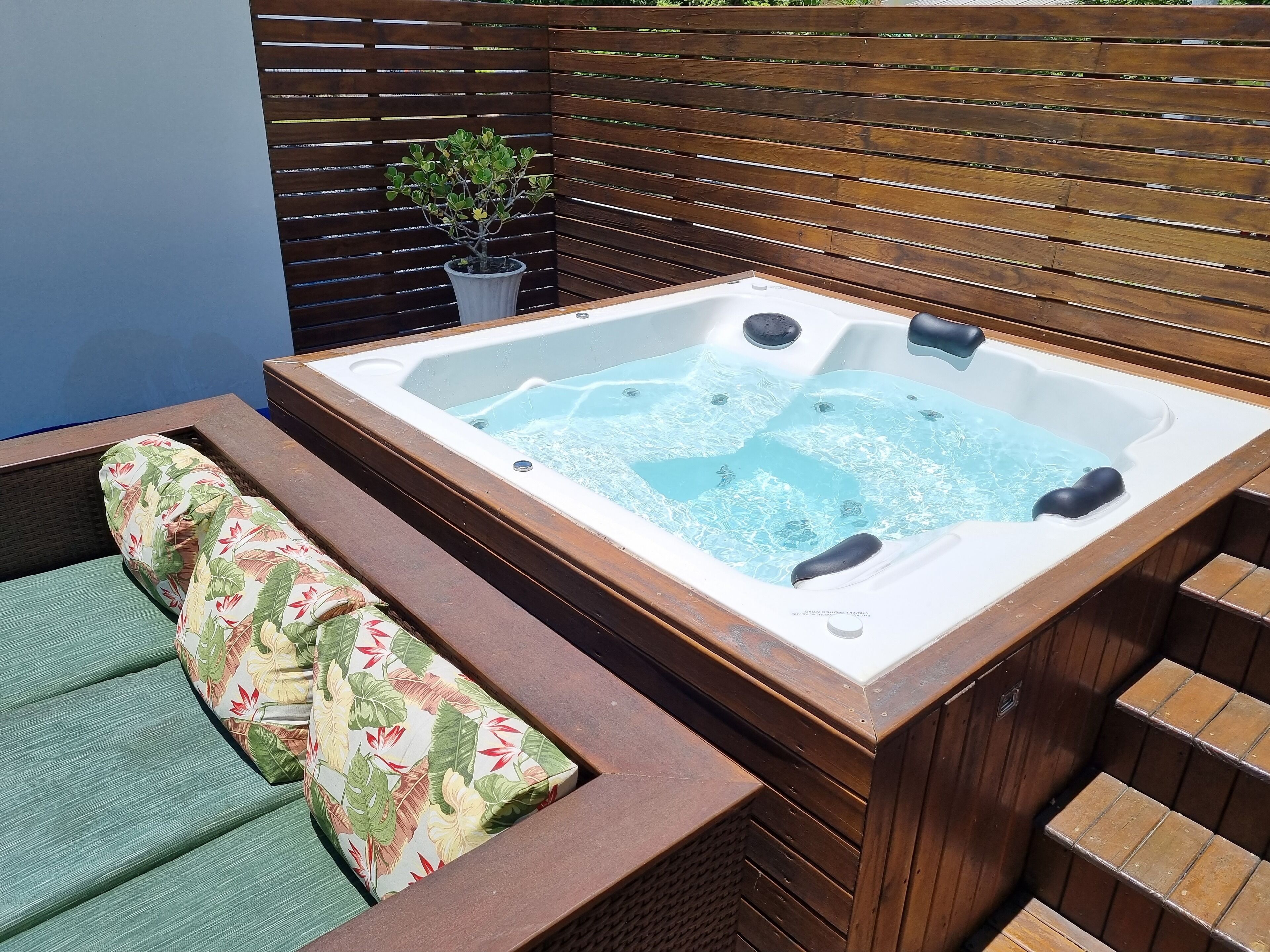 Outdoor spa tub