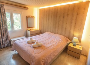 Exclusive-Villa, Meerblick | 1 Schlafzimmer, Zimmersafe, schallisolierte Zimmer
