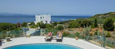 Een verwarmd zwembad