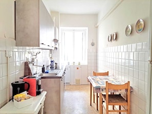 Espresso maker, coffee/tea maker, electric kettle, toaster - Regina Tardito  (Rapallo)