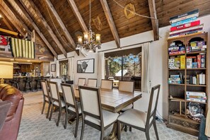 Dining - Rustic A-Frame Private Cabin Getaway in Munds Park (Munds Park)
