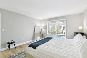 Iron/ironing board, travel crib, WiFi, bed sheets - Private Heated Pool Oasis Minutes to Weeki Wachee River (Spring Hill)