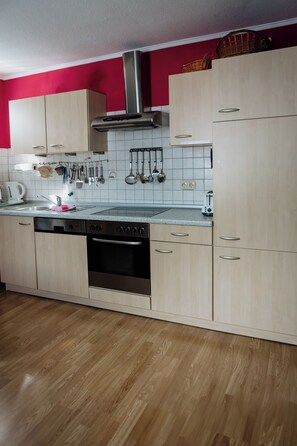 Micro-ondes, four, plaque de cuisson, lave-vaisselle