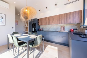 Dining - Wonderful Villa, swimming pool and parking (Nice)