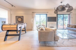 Smart TV, foosball, table tennis, books - Wonderful Villa, swimming pool and parking (Nice)