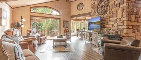 TV, peis og kontorer