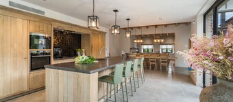 VACATION HOME DAMME, WITH COMFORT AND ENCLOSED GARDEN, TERRACE AND CHILD FRIENDLY