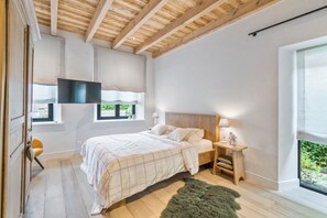 4 bedrooms, WiFi, bed sheets - VACATION HOME DAMME, WITH COMFORT AND ENCLOSED GARDEN, TERRACE AND CHILD FRIENDLY (Damme)