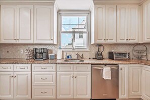 Coffee/tea maker, fridge, microwave, oven