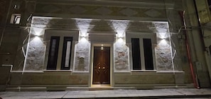 تفاصيل الفندق من الخارج