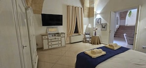 1 chambre, fer et planche à repasser, Wi-Fi gratuit, draps fournis