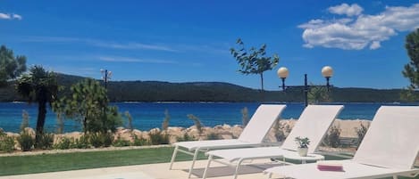 Villa exclusiva, vista a la playa | Terraza o patio