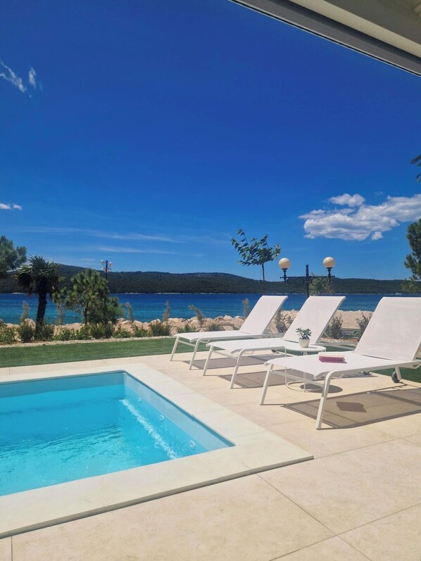 Exclusive-Villa, Strandblick | Terrasse/Patio