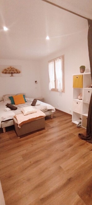1 bedroom, free WiFi, bed sheets