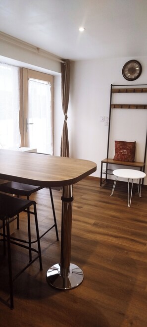 Dining - Hummingbird (couple) (Val-des-Prés)