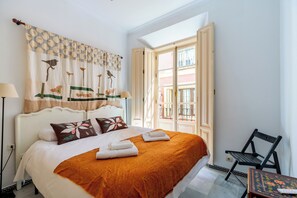 3 habitaciones, tabla de planchar con plancha, wifi y ropa de cama 