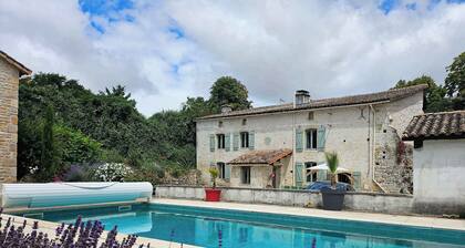 Charente: Cozy Family Winter Retreat