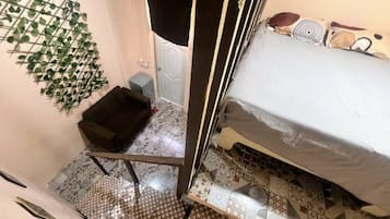 Schreibtisch, laptopgeeigneter Arbeitsplatz, kostenloses WLAN