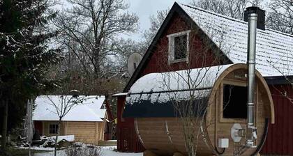 Ferienhaus Emålund - direkt am Fluss, Sauna, Kanu, Badezuber