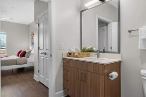 Shower, hair dryer - Comfortable 1BR by Gulch w/ pool & lounge (Nashville)